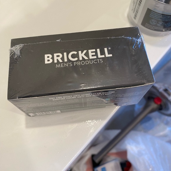 Brickell Men's Anti-Aging Cream Routine - Picture 3 of 4